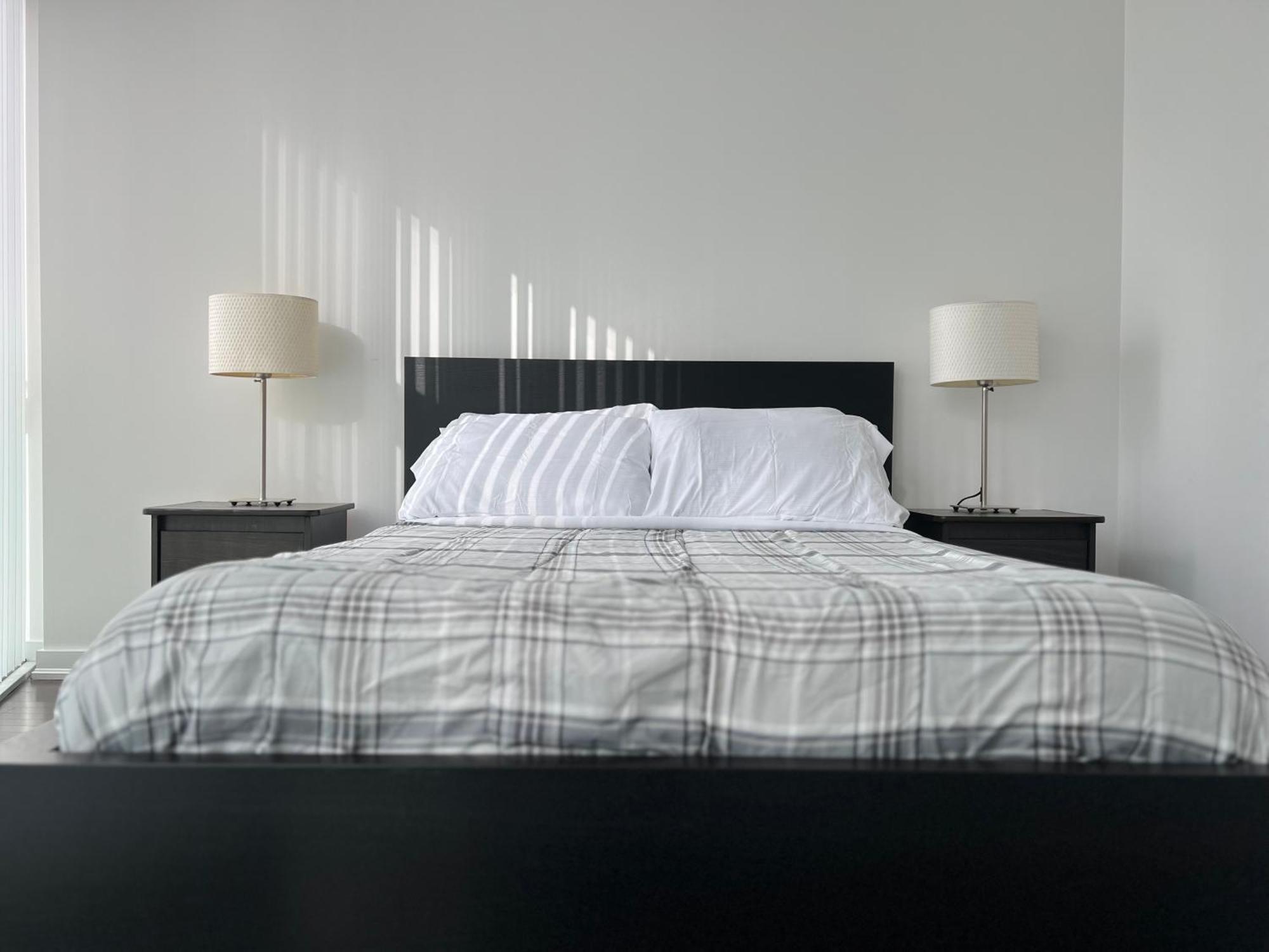 Grand Royal Suites Торонто Экстерьер фото