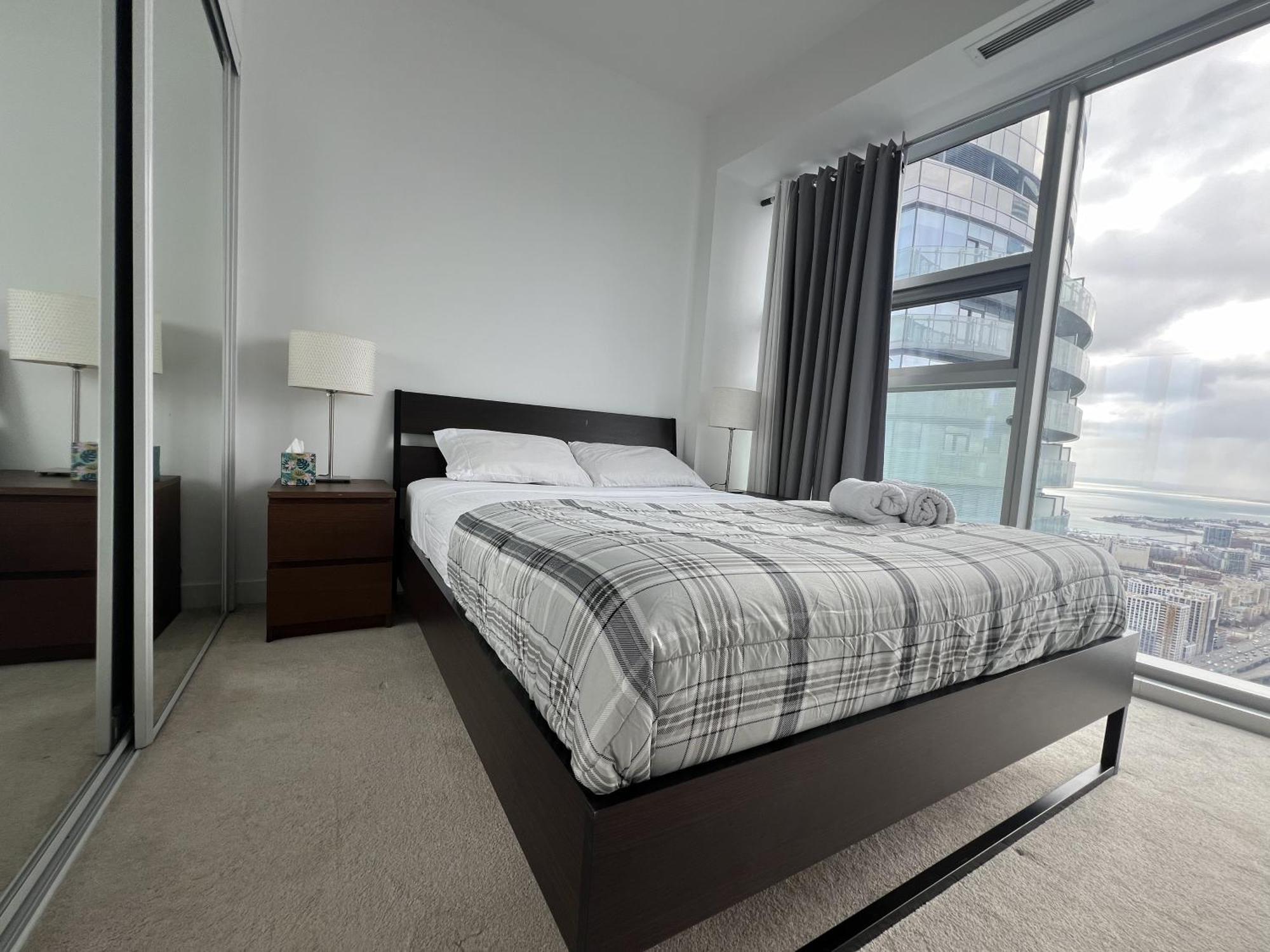 Grand Royal Suites Торонто Экстерьер фото
