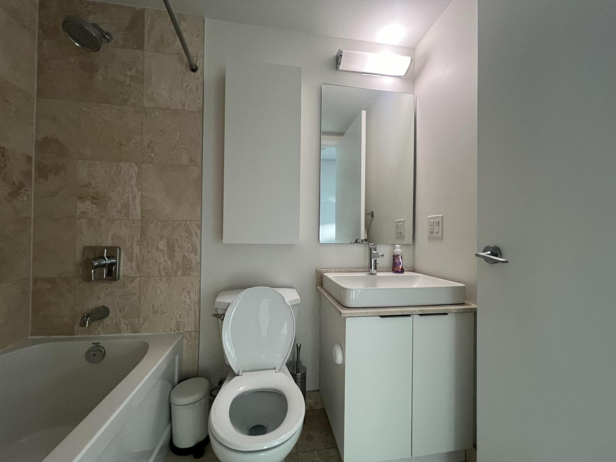 Grand Royal Suites Торонто Экстерьер фото