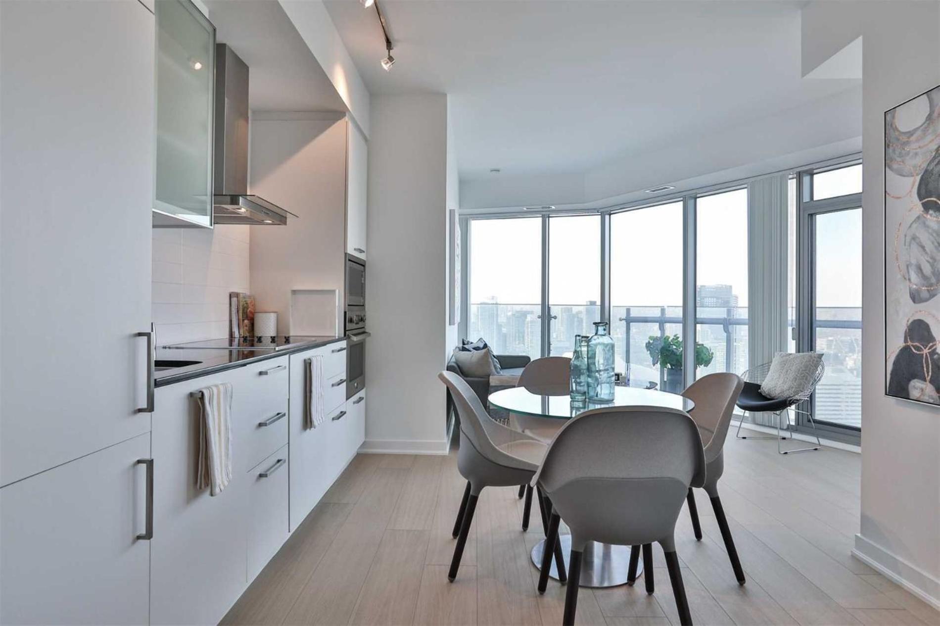 Grand Royal Suites Торонто Экстерьер фото